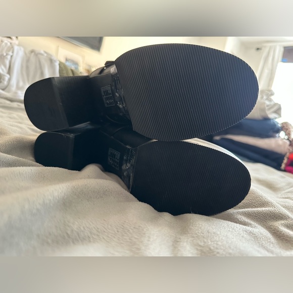 Never Worn Forever 21 Cutout Ankle Booties - Picture 2 of 6